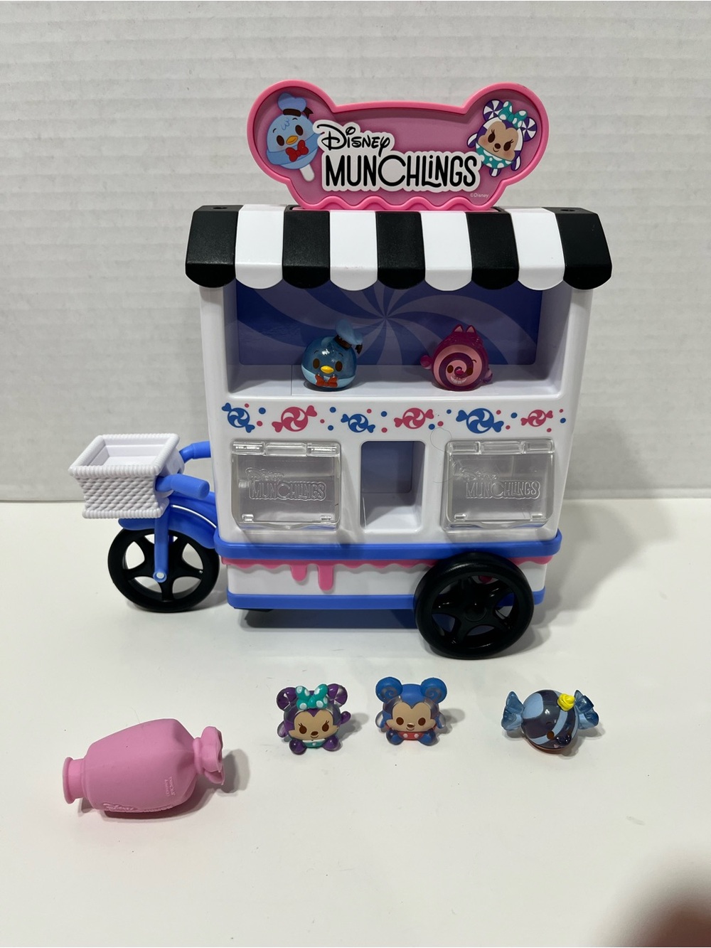 DISNEY Munchlings candy cart